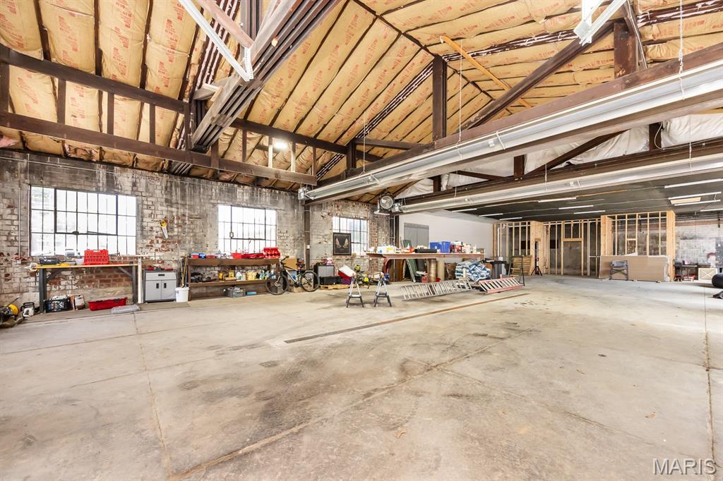 Town/Lebanon East - Commercial Sale