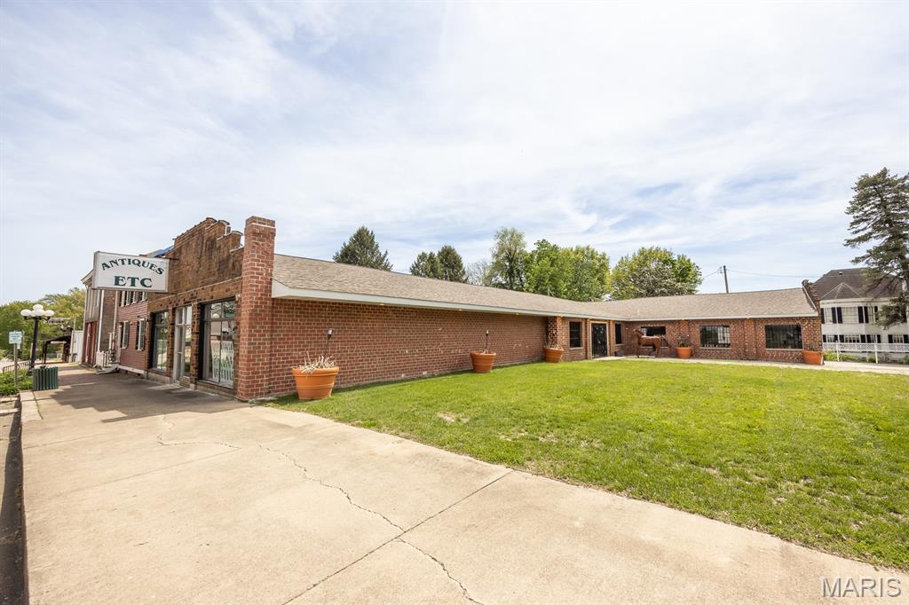 Town/Lebanon East - Commercial Sale