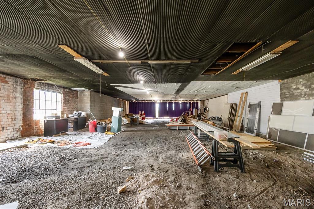 Town/Lebanon East - Commercial Sale