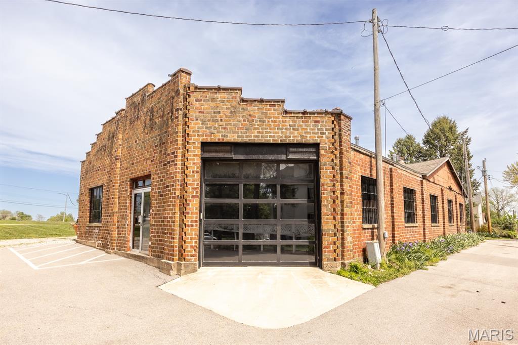 Town/Lebanon East - Commercial Sale