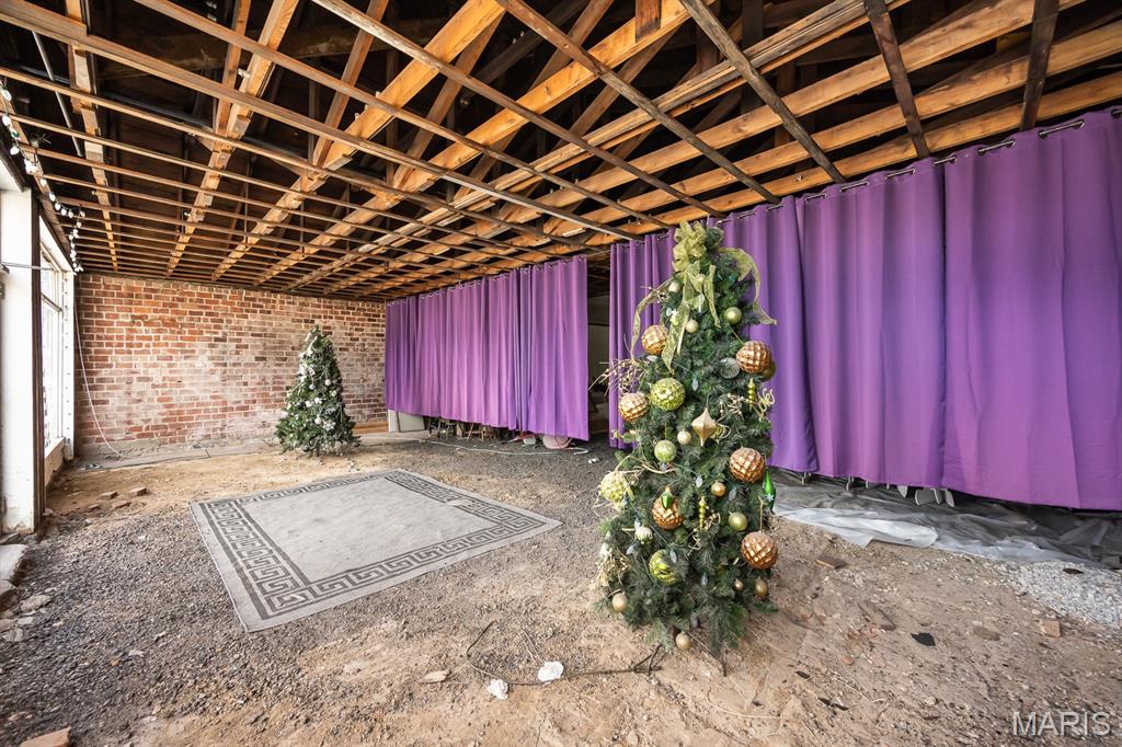 Town/Lebanon East - Commercial Sale