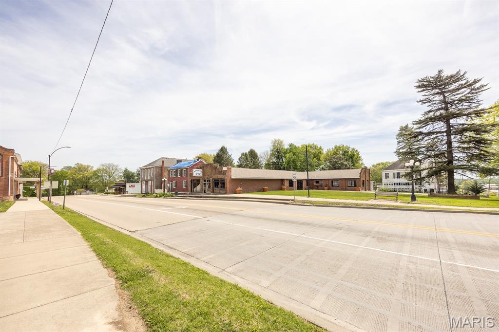 Town/Lebanon East - Commercial Sale