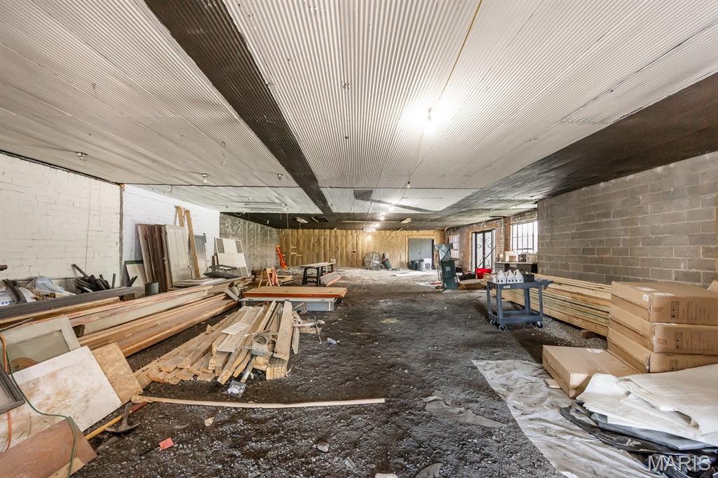 Town/Lebanon East - Commercial Sale