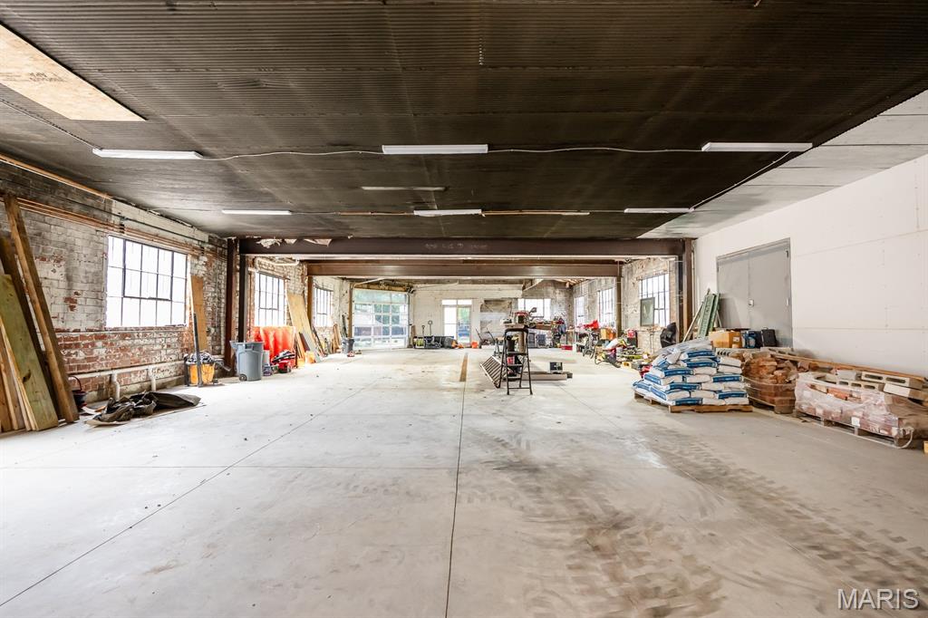 Town/Lebanon East - Commercial Sale