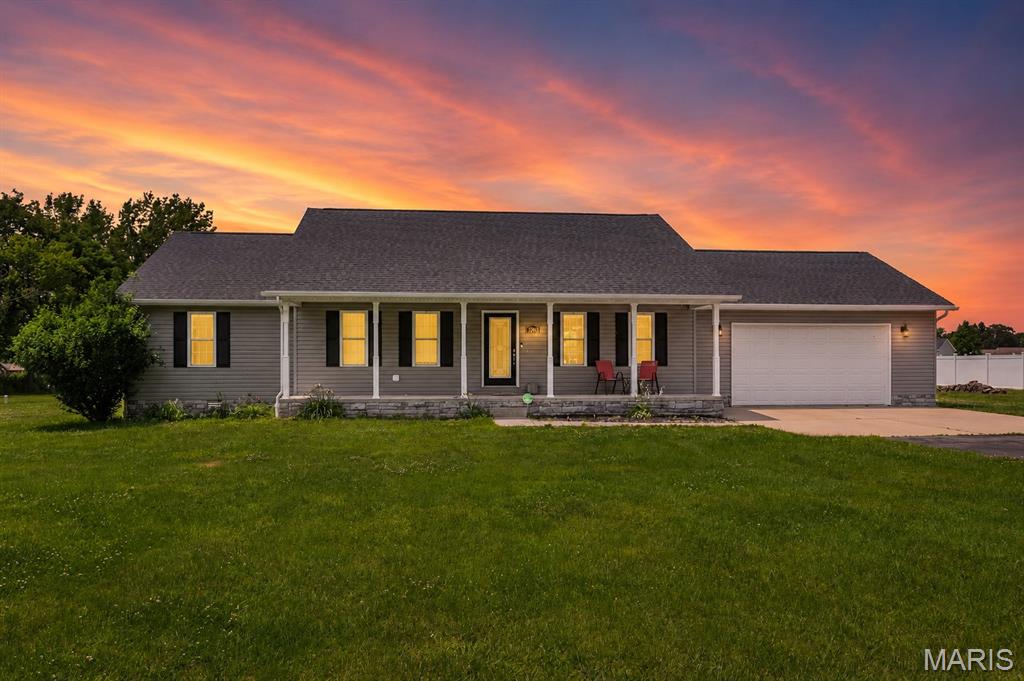 Carterville Schools • 1 Acre • Move-In Ready • Roof 2022
Move-in ready and perfectly positioned on a peaceful one-acre corner lot in the Carterville School District, this home offers the space you've been looking for without sacrificing convenience. Just minutes from Walker's Bluff, SIU, and shopping, you'll enjoy the best of Southern Illinois living. Inside you'll find engineered hardwood flooring, vaulted ceilings, a spacious living area with a propane fireplace, and a beautifully remodeled primary suite featuring a tiled shower, soaking tub, and large walk-in closet. Major updates have already been taken care of, including a new roof in 2022, so you can move in with confidence. The attached two-car garage with a 220-volt outlet, covered front porch, and back deck make this home just as functional outside as it is inside. If you're looking for a home that offers privacy, quality updates, and room to enjoy the outdoors, this is one you won't want to miss.