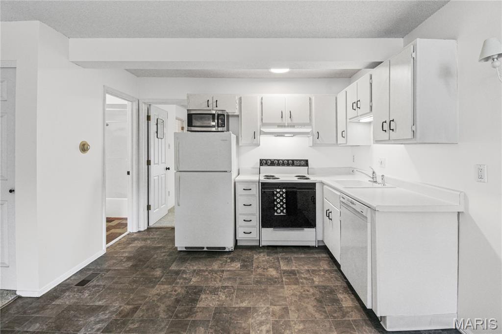 Barrington Square Condo - Residential