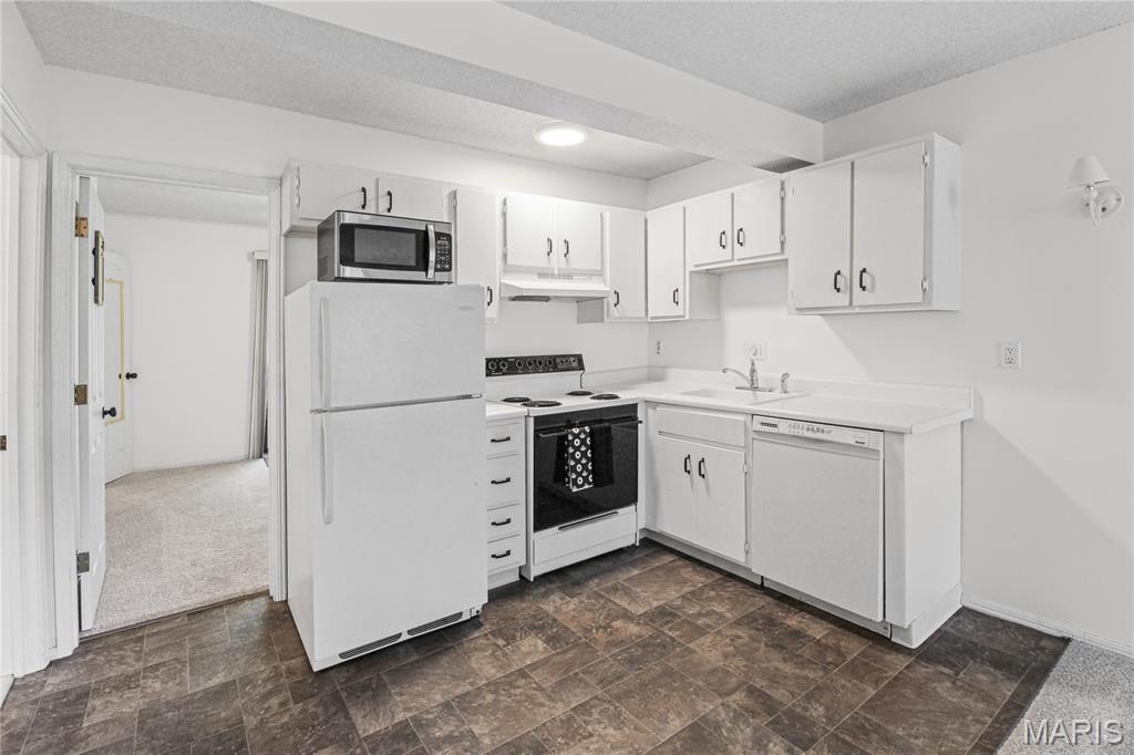 Barrington Square Condo - Residential