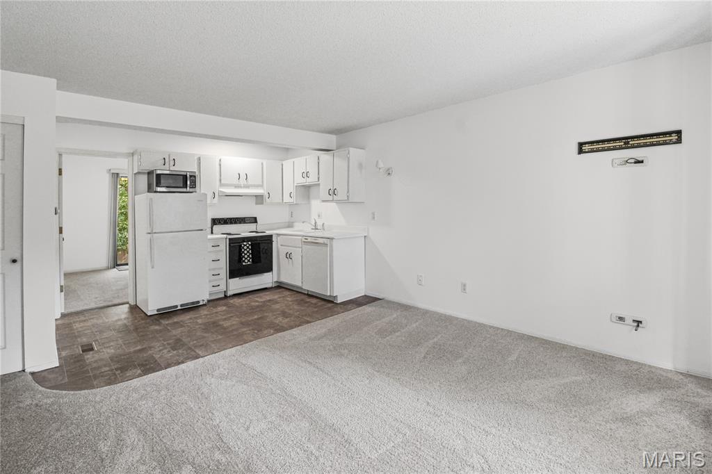 Barrington Square Condo - Residential