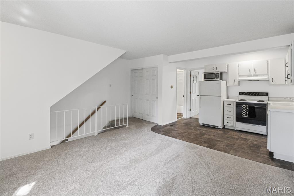 Barrington Square Condo - Residential