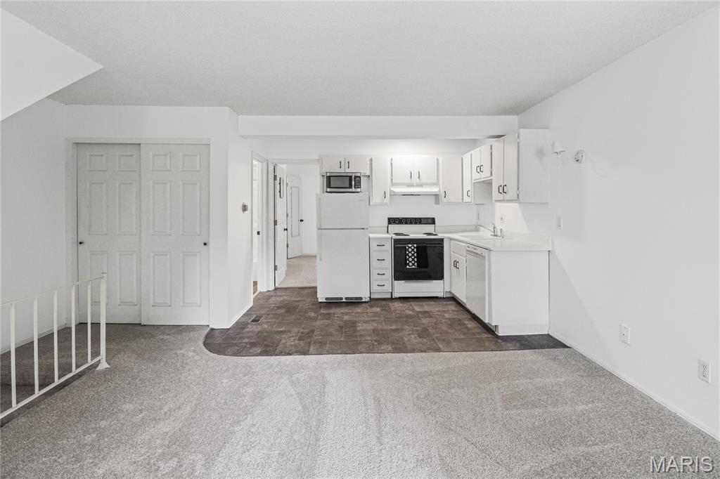 Barrington Square Condo - Residential