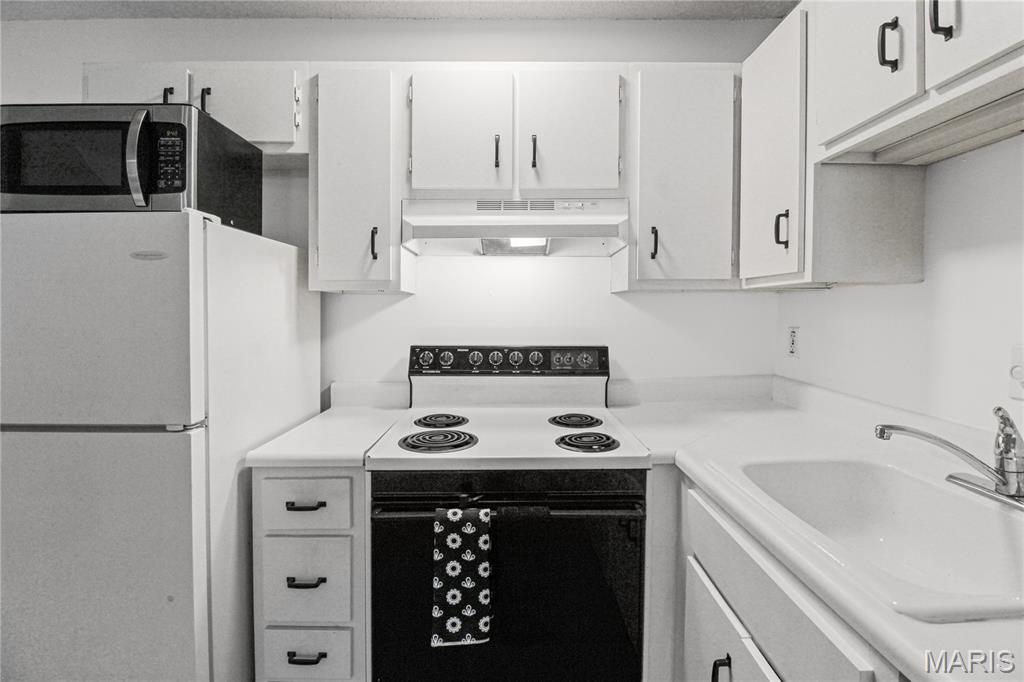 Barrington Square Condo - Residential