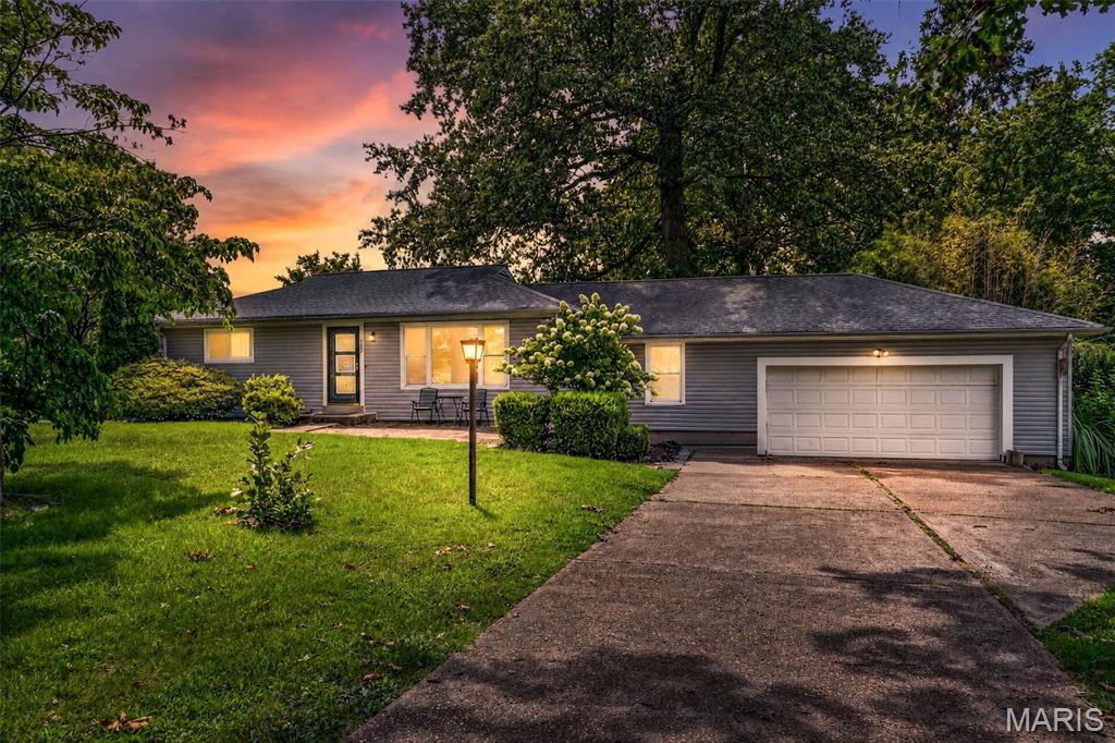A sweet opportunity awaits on Applegate Lane! This light-filled home offers 2 bedrooms, 1 bathroom and a versatile bonus room that’s perfect for a home office, playroom or additional living space. Large windows bring in an abundance of natural light, creating a bright and welcoming atmosphere throughout. Outside, enjoy an oversized corner lot with nearly half an acre of space for entertaining, gardening, pets or play. Conveniently located near shopping, dining and recreation, including New Ballwin Park and Vlasis Park. With flexible living space, a generous yard and a convenient Ballwin location, this home may just be the apple of your eye!