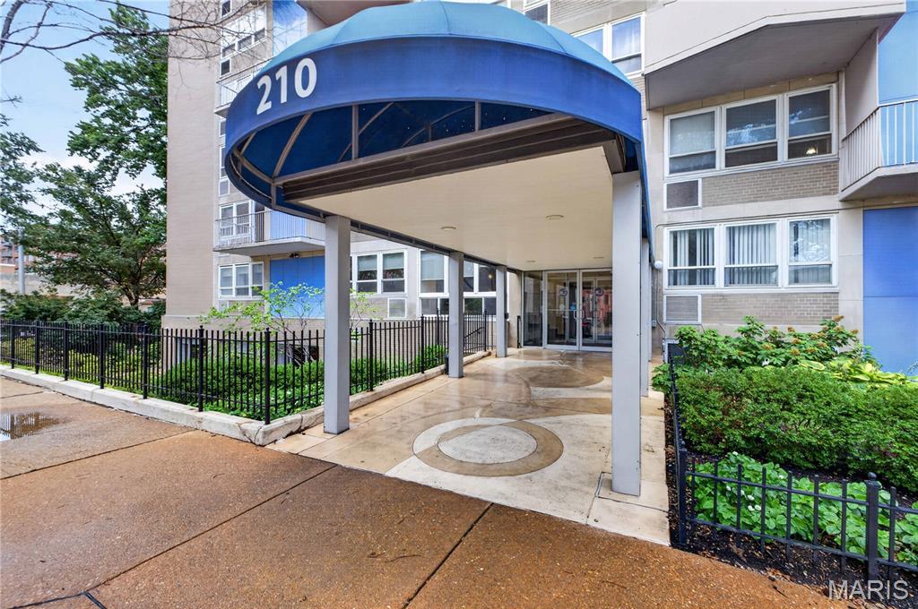 Investment Opportunity in Secure Downtown Apartment with 8th Floor View! This 1bd, 1bth apartment is 600+sqft with eat-in kitchen, gas range and granite countertops. The carpet and paint have been updated. There's a security door entrance with 24 hour front desk attendant, an exercise room, on-site laundry, a common area/rec room and gated designated parking. This unit is currently tenant occupied at $1100/month.