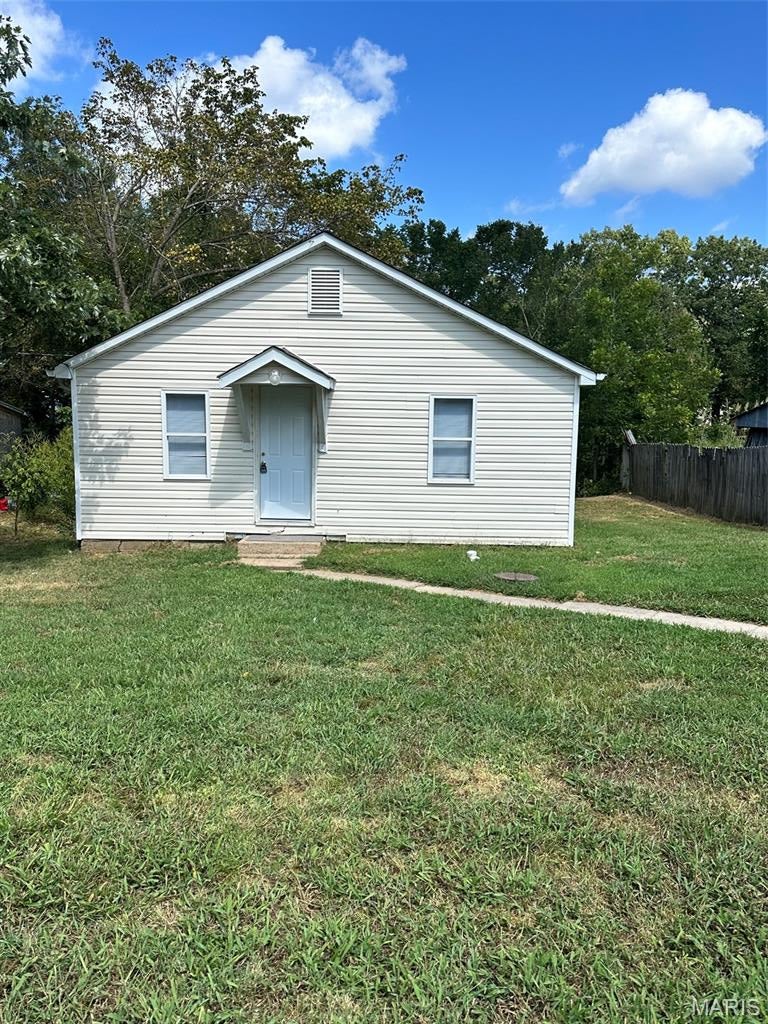 Looking for an affordable home with the essentials? This 2-bedroom, 1-bath home offers a practical layout and low-maintenance features. The home has vinyl siding and durable vinyl plank flooring throughout. The kitchen includes a stove and refrigerator, and washer and dryer hookups are conveniently provided. Whether you're a first-time buyer, downsizing, or looking for an investment property, this home offers a great opportunity to make it your own.
Schedule a showing today!