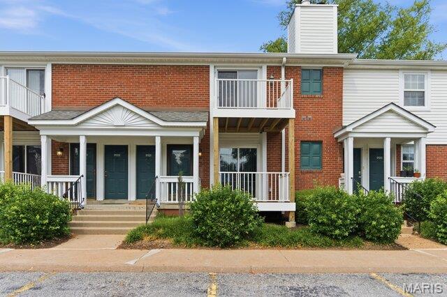 Welcome to easy, stylish living in the highly sought-after Brentwood Forest community! This gorgeous newly renovated 2 bed, 1 bath condo offers the perfect blend of comfort, convenience, and low-maintenance living just minutes from Clayton, Downtown STL, Webster Groves, shopping, dining, nightlife, and quick access to Hwy 40. Whether you are headed to a Cardinals game, grabbing dinner with friends, or commuting across town, this location simply cannot be beat! Step inside and fall in love with the bright open floor plan, spacious living area, and abundance of natural light flowing throughout the home. The darling updated kitchen w/granite countertops pairs perfectly with the inviting layout, creating a warm and welcoming space ideal for entertaining or relaxing after a long day. Main floor living adds extra convenience with accessible laundry and a comfortable primary bedroom setup designed for everyday ease.
Enjoy peaceful mornings on your covered porch or unwind in the evenings on your private back patio surrounded by the beautifully maintained grounds Brentwood Forest is known for. Take advantage of the scenic walking trails, lush landscaping, and wonderful community amenities that make this neighborhood feel like a hidden oasis tucked right in the heart of St. Louis. This unit is just steps from the community pool and tennis courts!
Forget about exterior maintenance and spend more time enjoying the lifestyle you deserve with lawn care and landscaping all handled for you! Stylish, convenient, and move-in ready — 9129 Wrenwood is the perfect place to call home. Welcome Home!