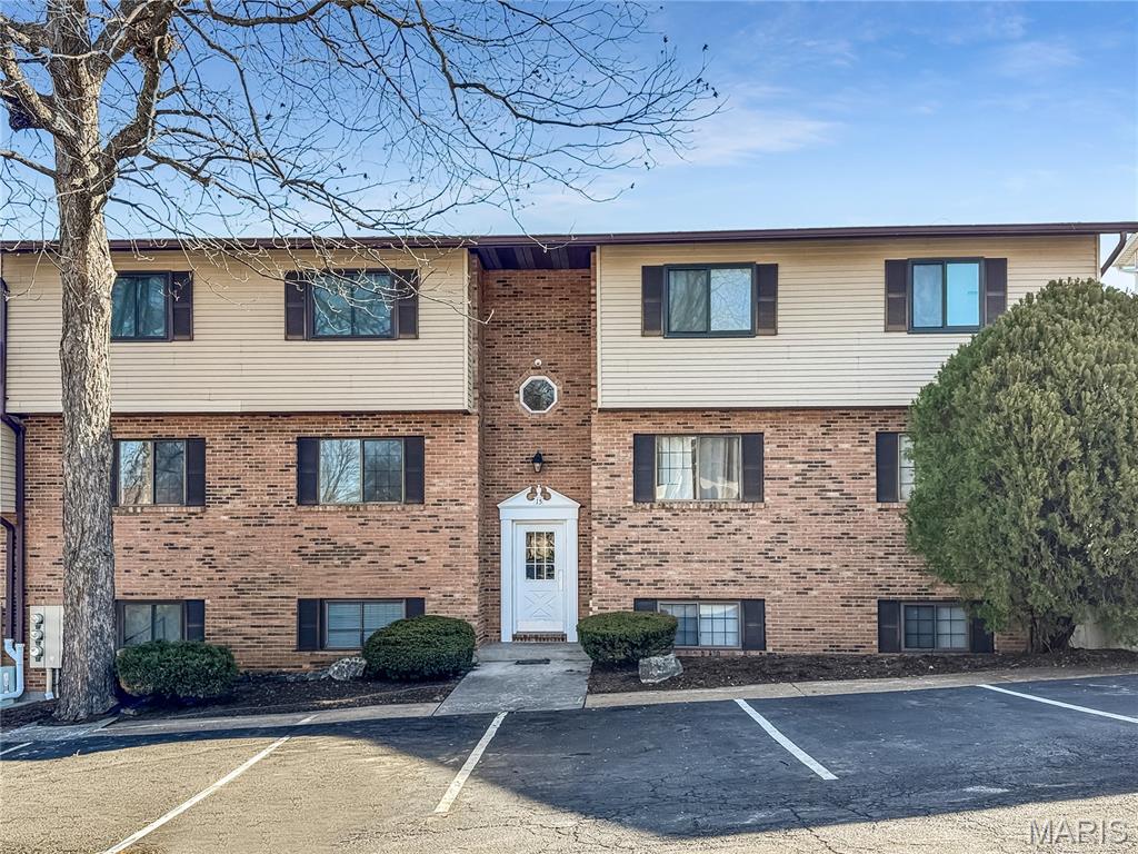 Stop renting and start owning! This charming 2-bedroom, 1-bath condo is ready for you to call home. Enjoy a spacious living room, kitchen/dining area, and a handy utility space. Situated on the 3rd floor, this unit is a great opportunity for first-time buyers or investors. Come take a look! Also available: 5 additional condos in Village West and a full building with 6 units (MLS #26007623).