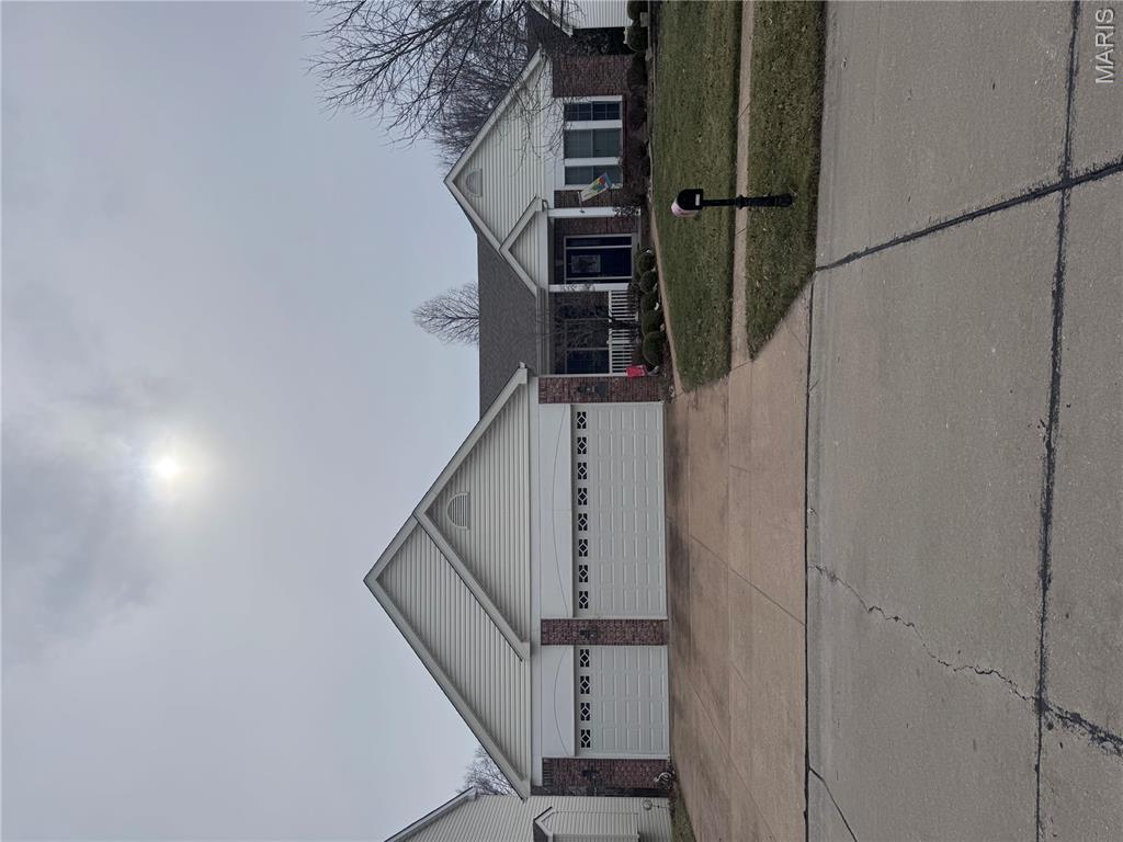 Executive 3 bed/2 full bath ranch.
