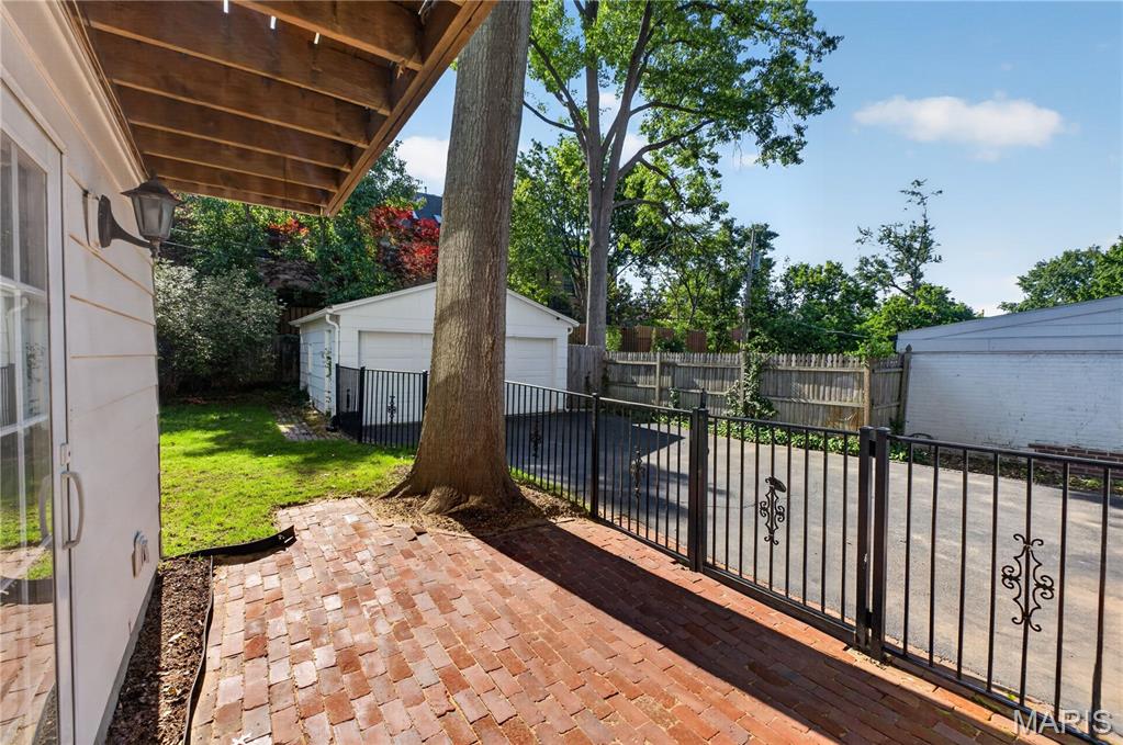 Colonial Park - Residential