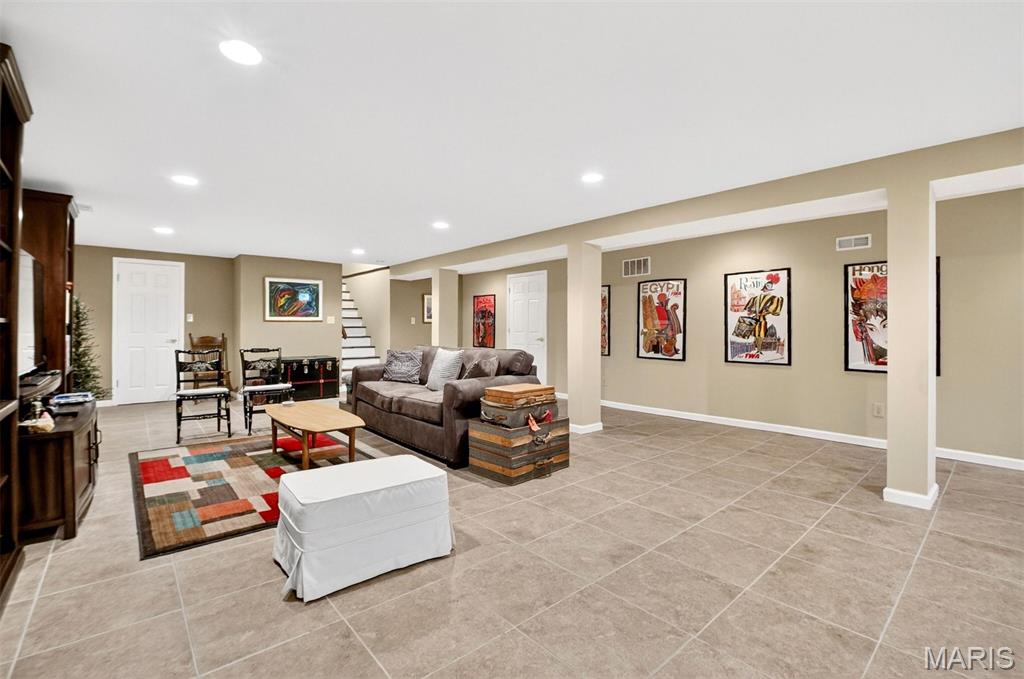 Ladue Trails Sec Of The Village Of - Residential