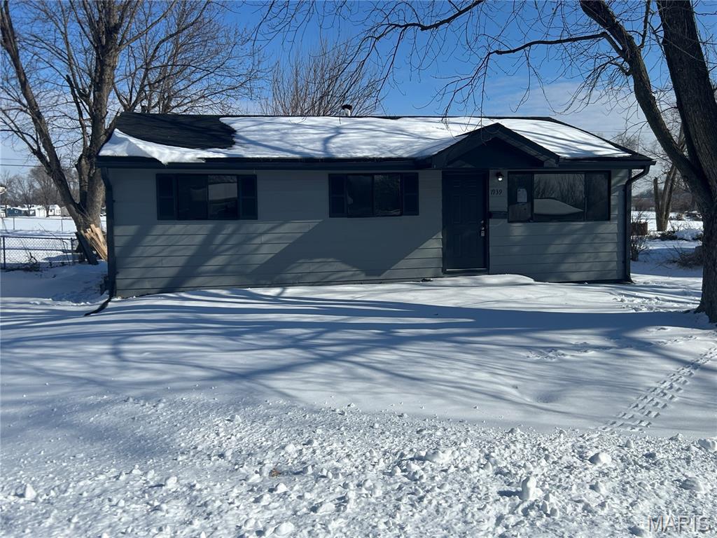 4 bedroom 1 bath home. Fresh renovation just completed.. Add this to your portfolio today. Close to Shopping Areas, Schools, Public Transportation and Interstate Highways. This is a Must See!!!!! Buyer to verify all Listing data including but not limited to sq. ft., measurements, features, lot size, taxes/exemptions, schools and etc.