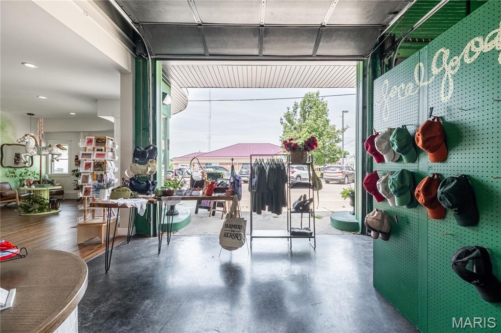 City/Perryville - Commercial Sale