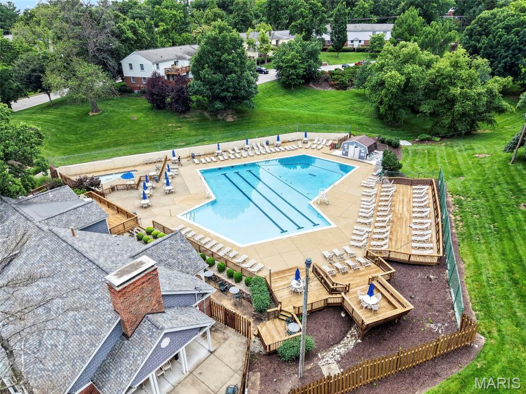 Brentwood Forest Condo Ph Three - Residential