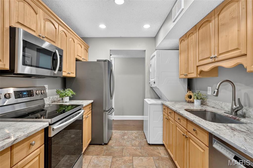 Brentwood Forest Condo Ph Three - Residential