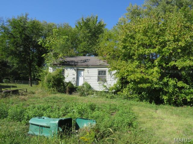 Looking for your next project? Here it is! Ready for someone to make it a home again!