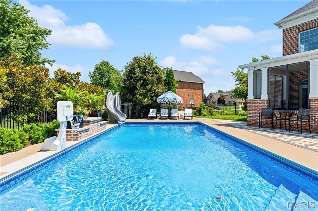 Far Oaks - Residential