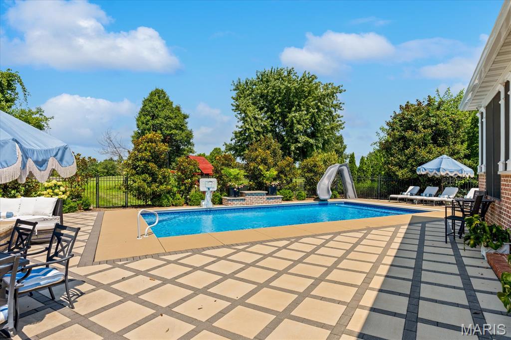 Far Oaks - Residential