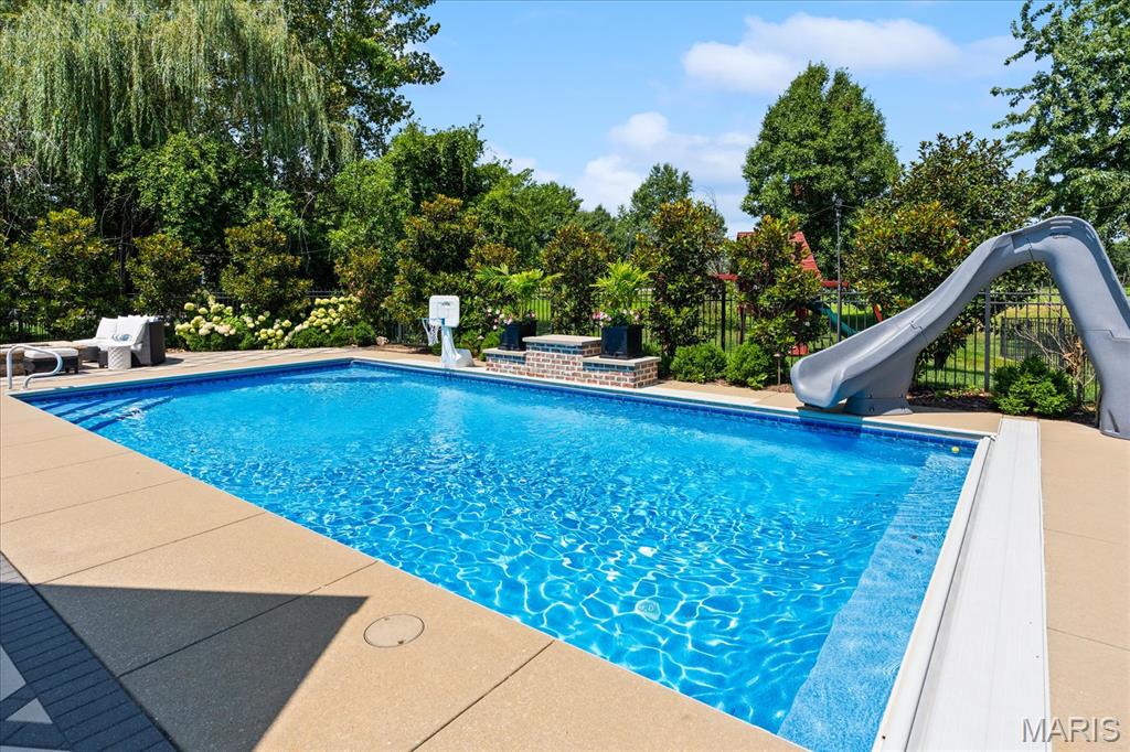 Far Oaks - Residential