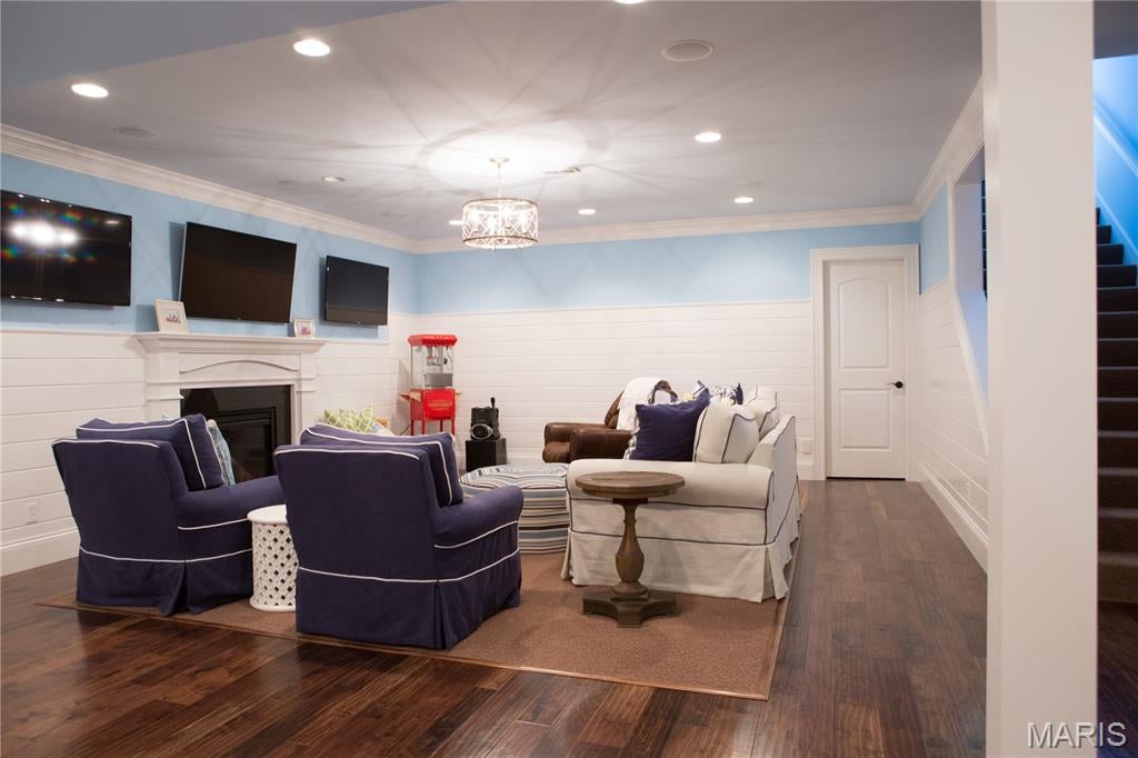 Far Oaks - Residential