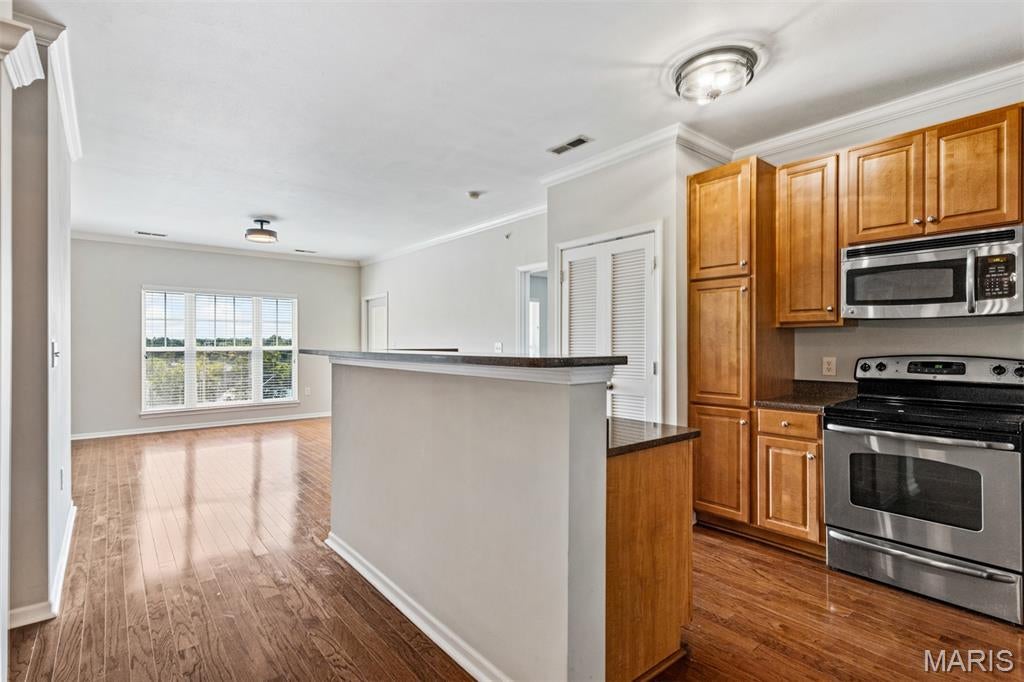 Hanley Station Condo First - Residential