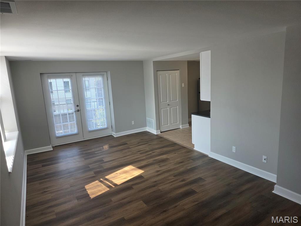 Pershing Ave Condo - Residential Lease