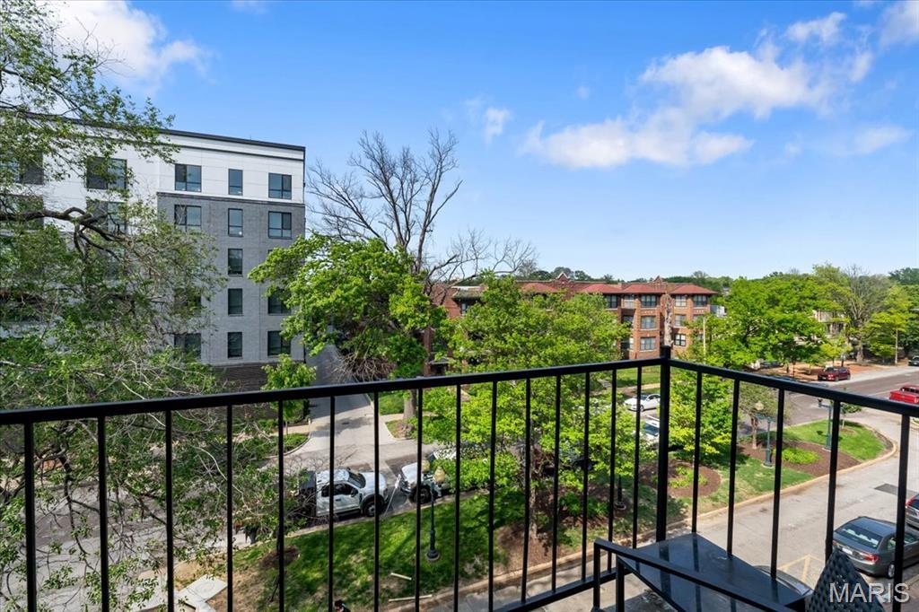 Pershing Ave Condo - Residential Lease