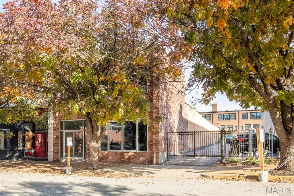 Lucas & Hunt Add - Commercial Sale