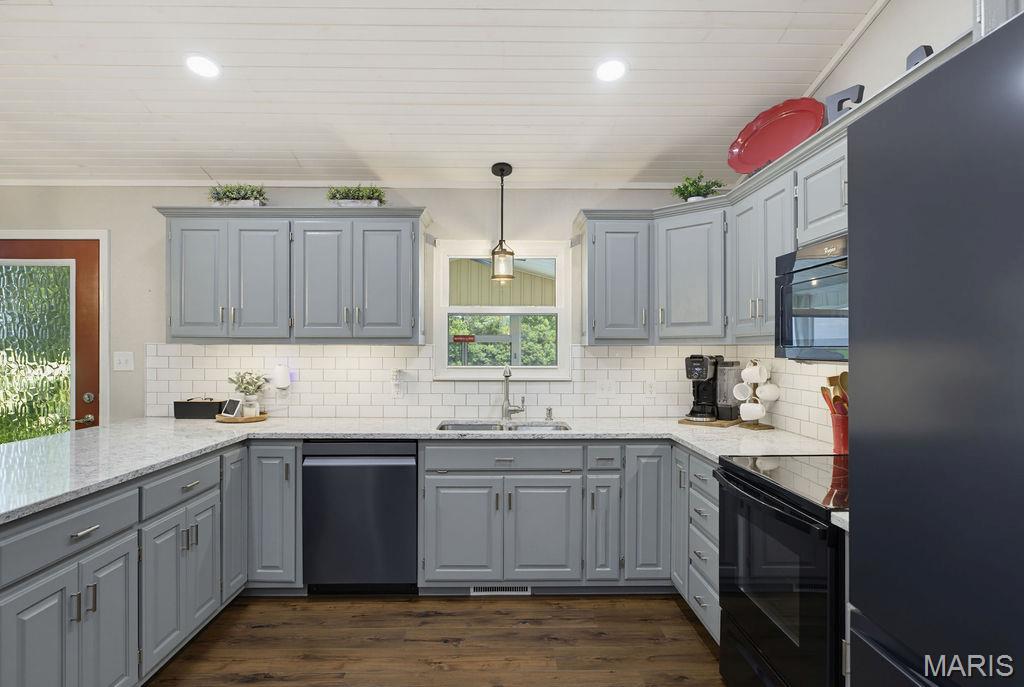 Chateau Ridge - Residential