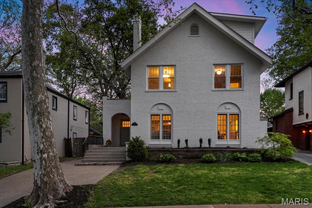 This isn’t just another renovation—it’s a masterclass in design & craftsmanship! Nestled in beloved Little Lindell, this 4BD/4.5BA stunner blends timeless style w/ top-to-bottom renovation. Every detail carefully considered: refinished original hardwoods, custom panel moulding, new stair railing, & two custom fireplace surrounds. The kitchen is a showstopper w/ quartz counters, Kitchenaid appliances, incl. gas range, walk-in pantry, & butler’s prep space w/ wine fridge & sink. A custom mudroom adds everyday function w/ built-in storage. Upstairs, the spacious primary suite ft. a spa-like bath & walk-in closet, while the new 3rd-floor offers 2 bedrooms, Jack-and-Jill bath, & hardwood floors to match the original. NEW systems—electrical, plumbing, HVAC for 2nd + 3rd floors, windows, water heaters, and sewer lateral—all add peace of mind. A partially finished LL adds flex space, full bath, & 2nd laundry. Classic curb appeal. Elevated design. Fully move-in ready in a can't-beat location! Additional Rooms: Mud Room