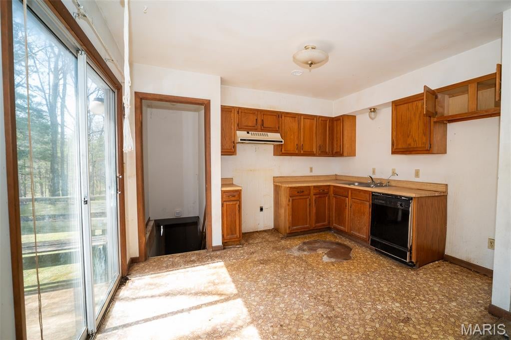 B & J Flats - Residential