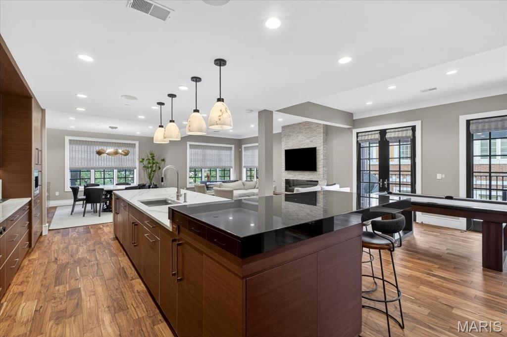 31 Brighton Way Condo - Residential