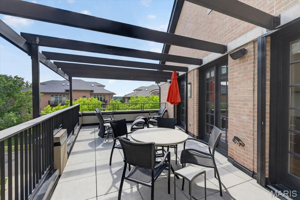 31 Brighton Way Condo - Residential