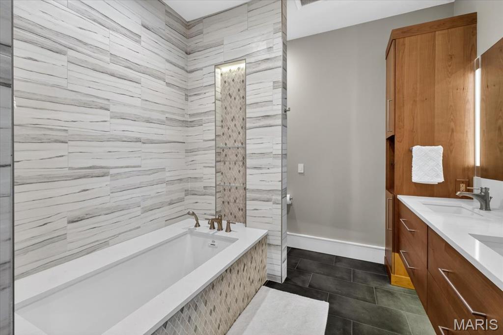 31 Brighton Way Condo - Residential