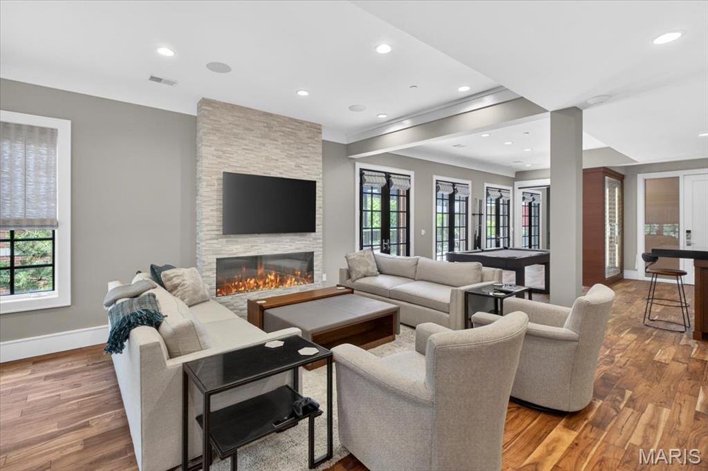 31 Brighton Way Condo - Residential