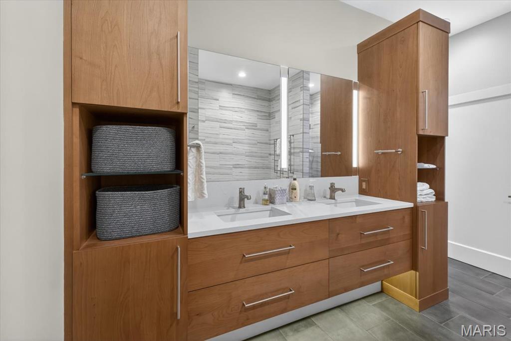 31 Brighton Way Condo - Residential