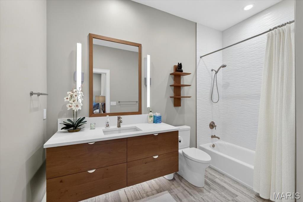 31 Brighton Way Condo - Residential