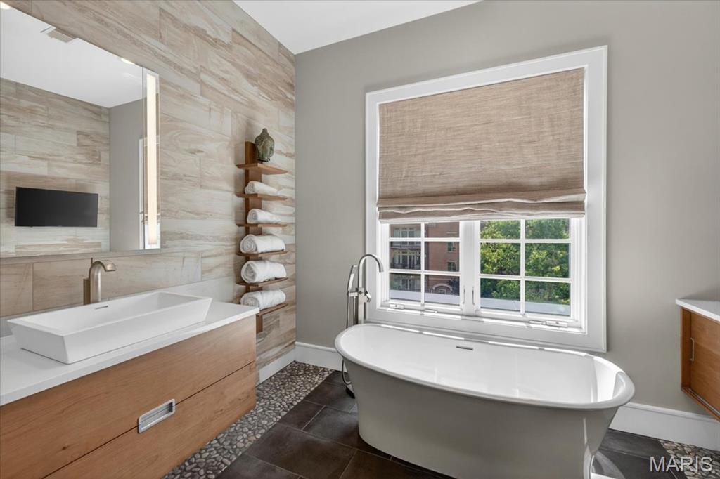 31 Brighton Way Condo - Residential