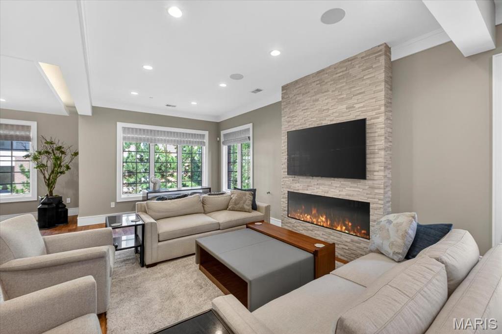 31 Brighton Way Condo - Residential