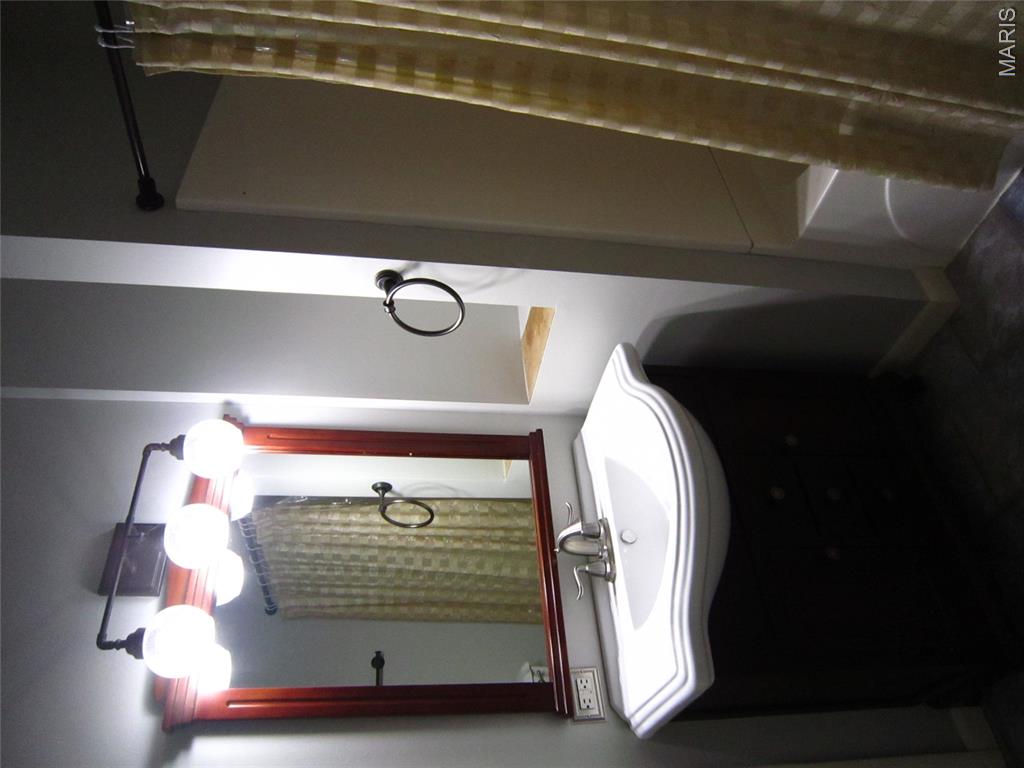 Old Belleville Twnhse Condos - Residential Lease