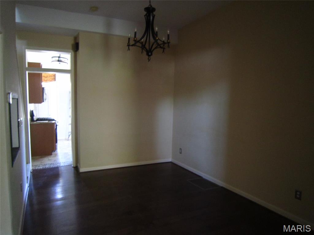 Old Belleville Twnhse Condos - Residential Lease