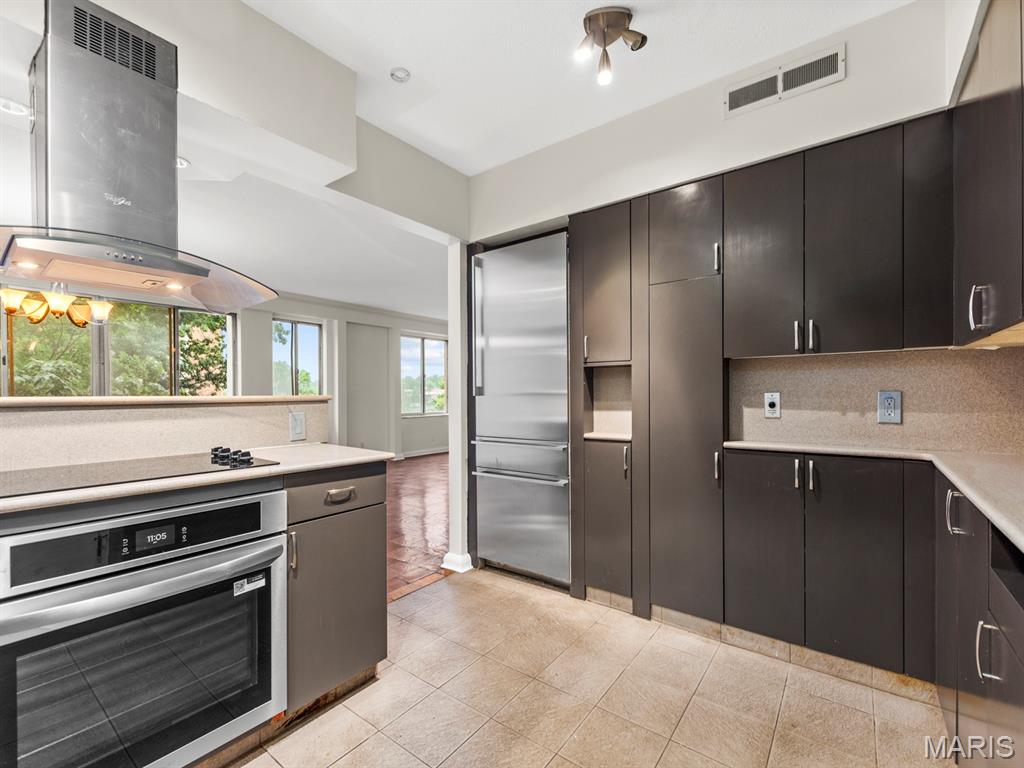 Hanley Towers Apts Condo - Residential